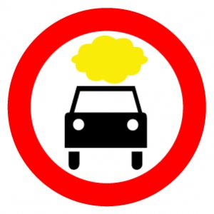 Знак Движение транспортных средств с взрывчатыми и легковоспламеняющимися грузами запрещено