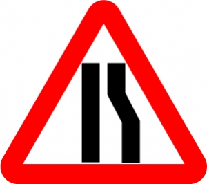 Знак Сужение дороги справа