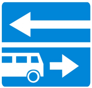 Знак Выезд на дорогу с полосой для маршрутных транспортных средств